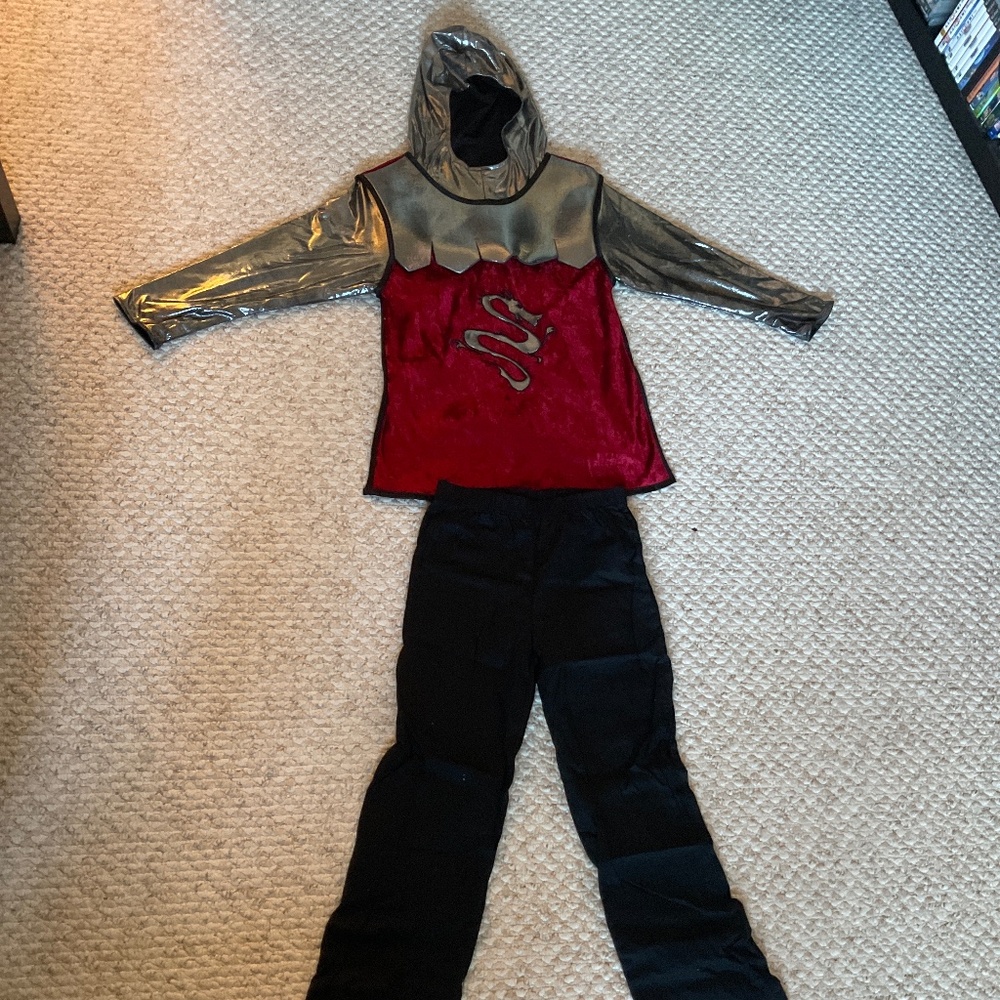 GYMBOREE Knight Halloween costume - size 7/8